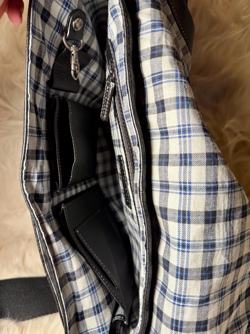 Levenger Black Leather Messenger Bag -EUC